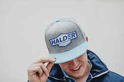 Snapback Patch Cap "Mike Halder" in der Farbe Hellgrau